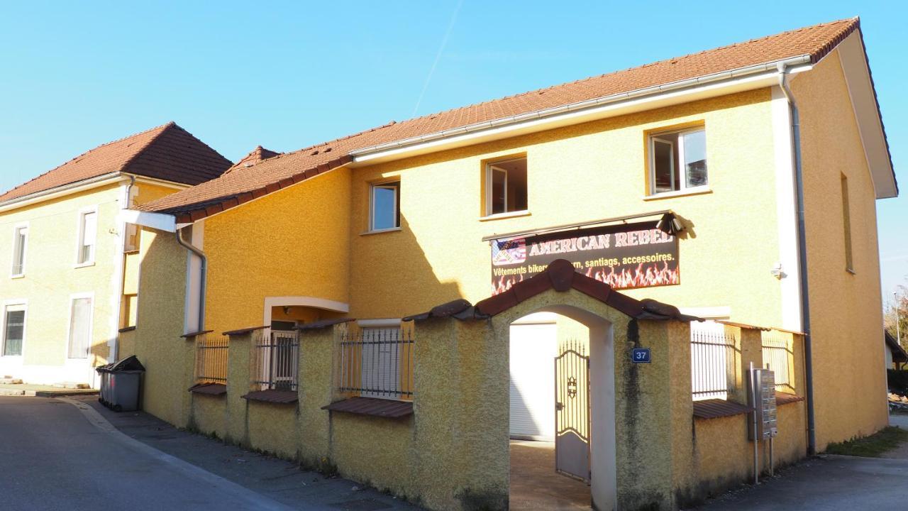 Le Logis De La Garenne Hotel Morestel Exterior photo