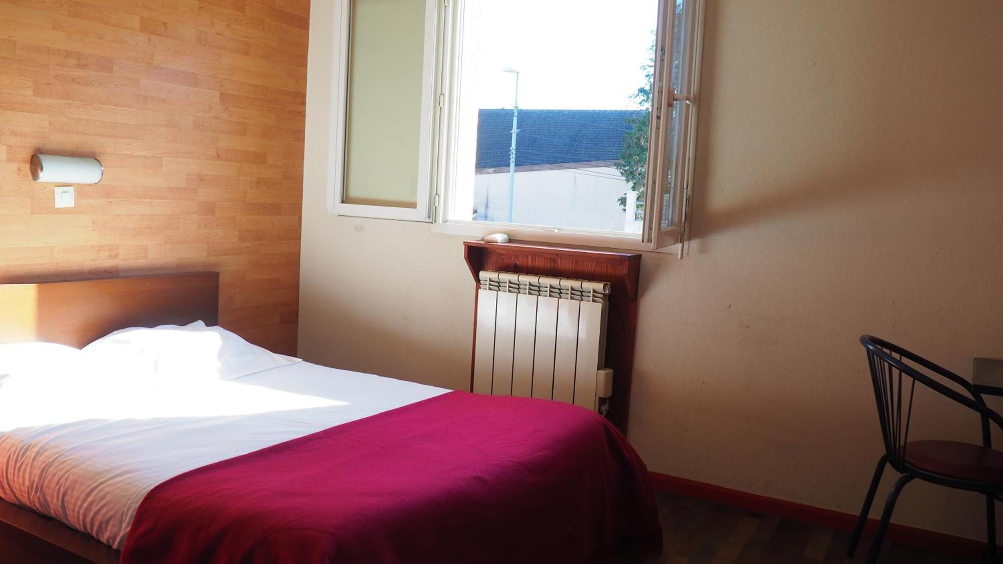 Le Logis De La Garenne Hotel Morestel Exterior photo